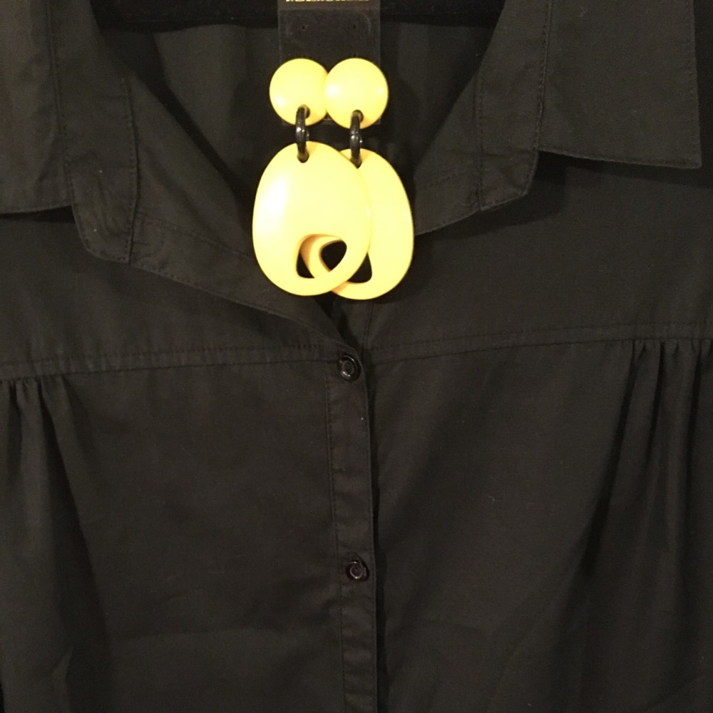 Blk Button down short sleeve shirt + FREE Earrings